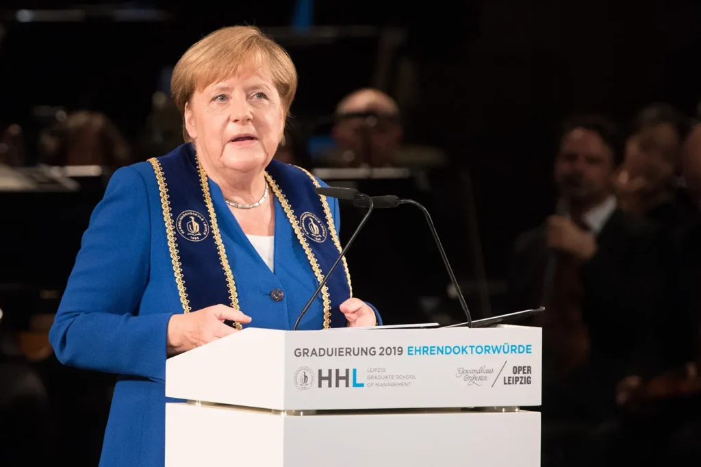 Bundeskanzlerin Angela Merkel bei der Verleihung der Ehrendoktorwürde der HHL Handelshochschule Leipzig